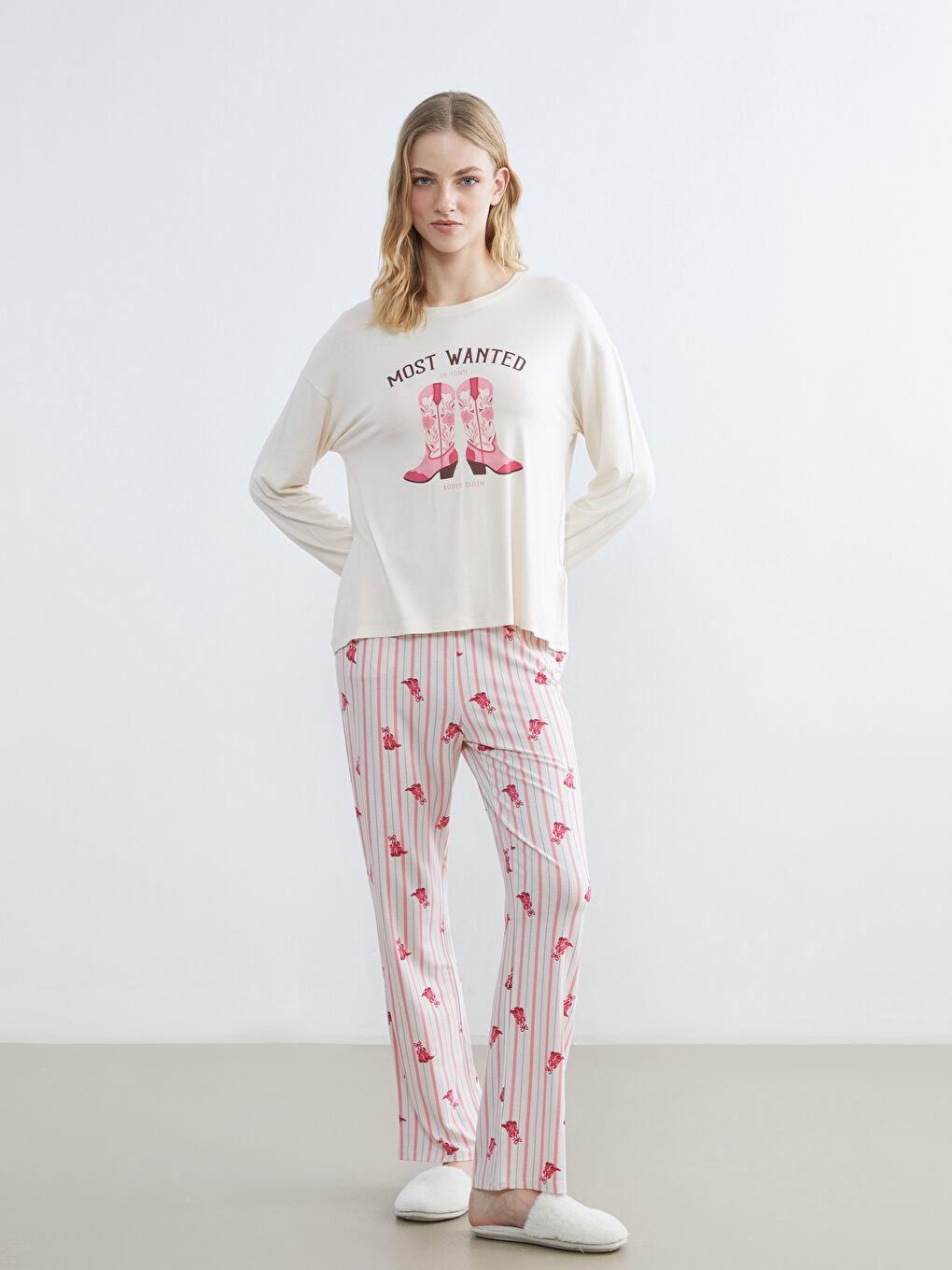 Ekru Bisiklet Yaka Baskılı Kadın Pijama Takımı