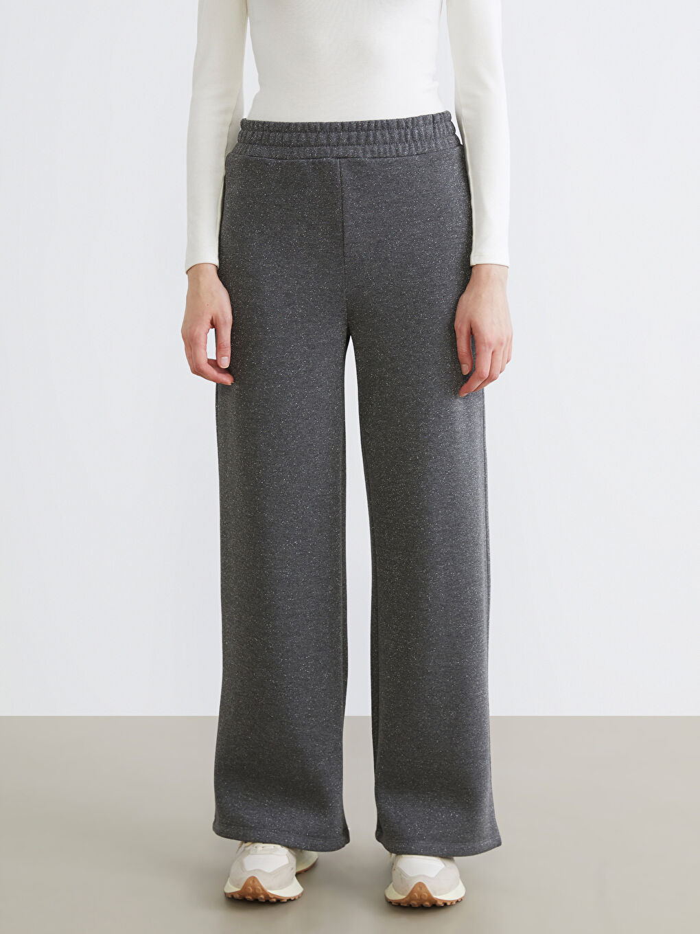 Gri Parlak Görünümlü Kadın Kalın Eşofman Altı-1