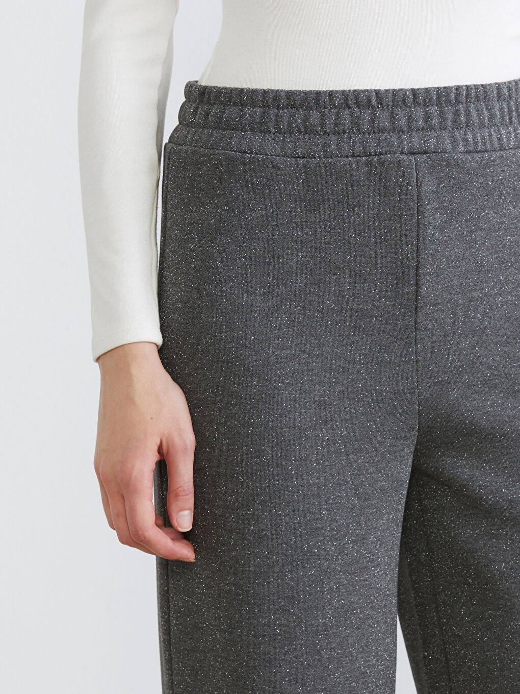 Gri Parlak Görünümlü Kadın Kalın Eşofman Altı-2