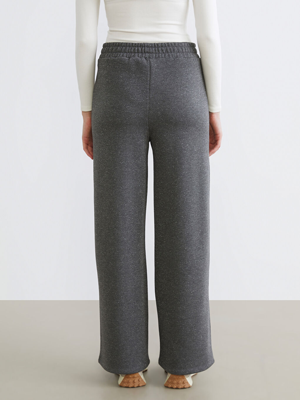 Gri Parlak Görünümlü Kadın Kalın Eşofman Altı-3