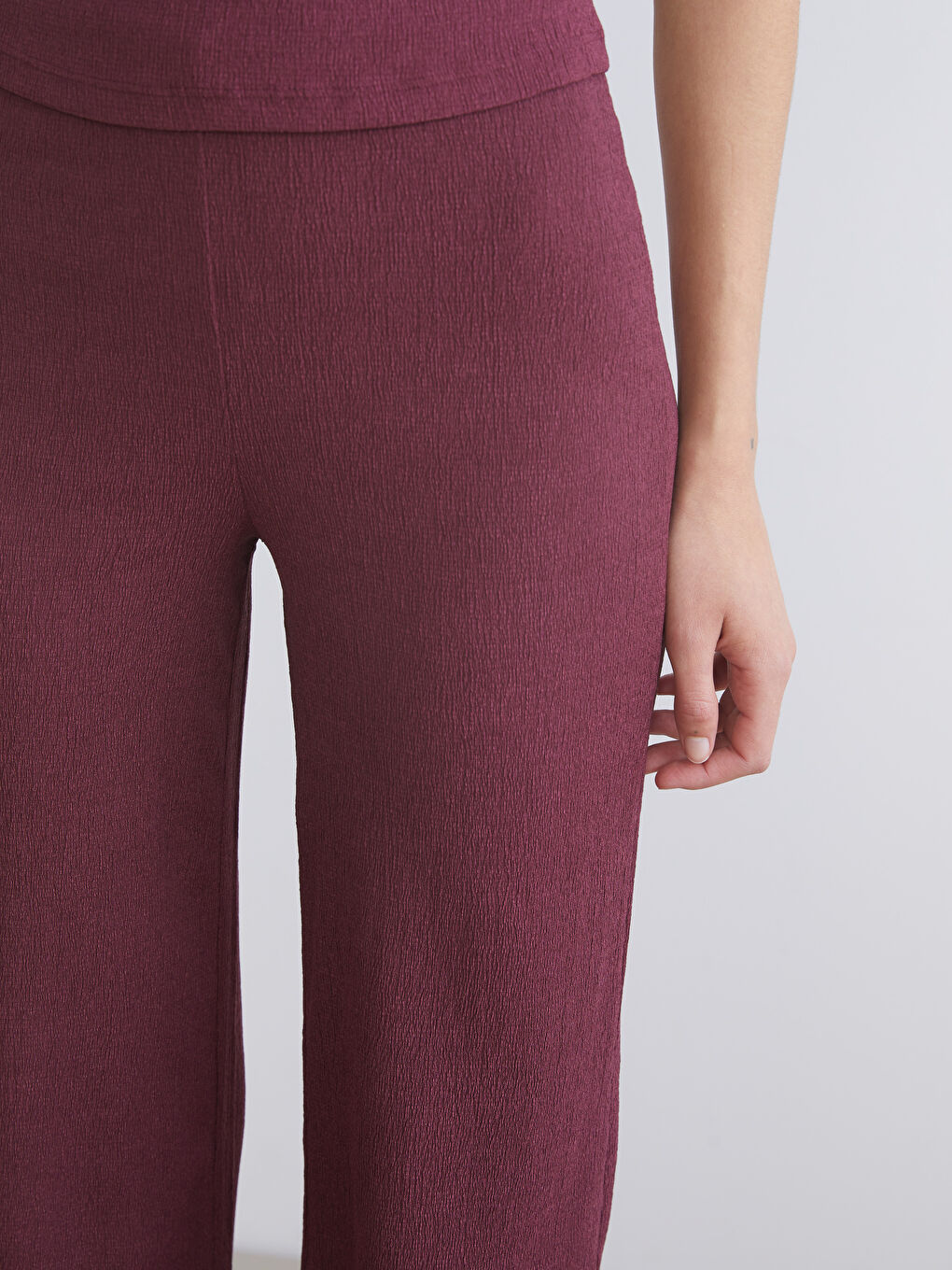 Bordo Beli Lastikli Dokulu Geniş Paça Kadın Pantolon-2