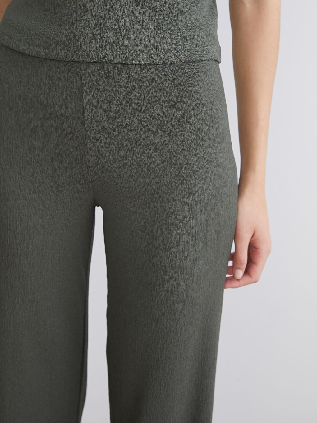 Haki Beli Lastikli Dokulu Geniş Paça Kadın Pantolon-2