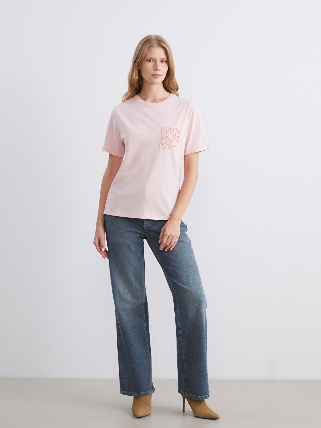 Pembe Bisiklet Yaka Dantel Cepli Kadın Tişört-1