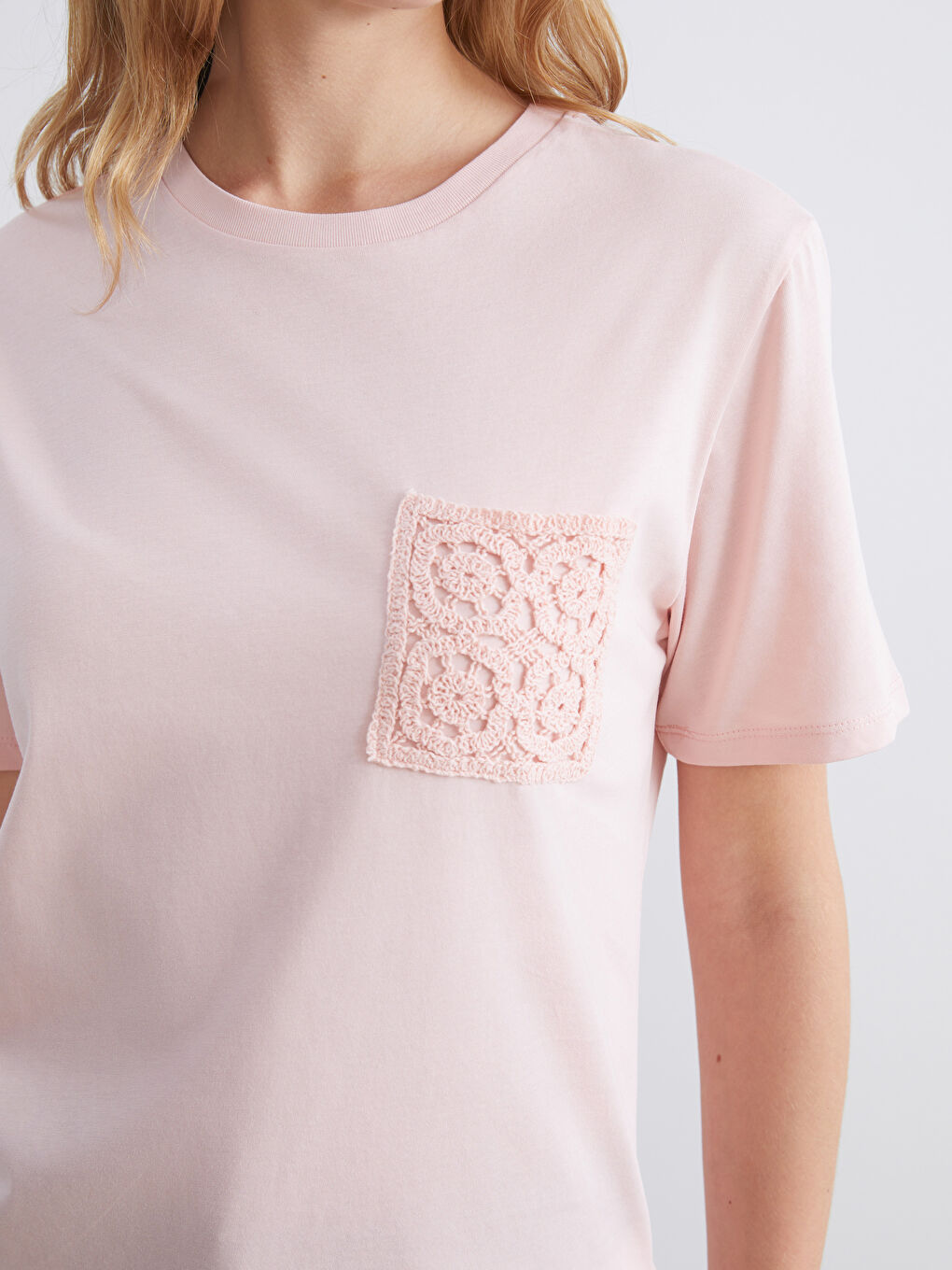 Pembe Bisiklet Yaka Dantel Cepli Kadın Tişört-2