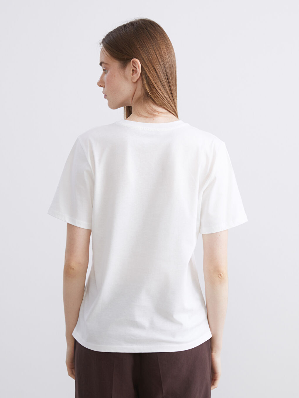 Beyaz Bisiklet Yaka Dantel Cepli Kadın Tişört-3