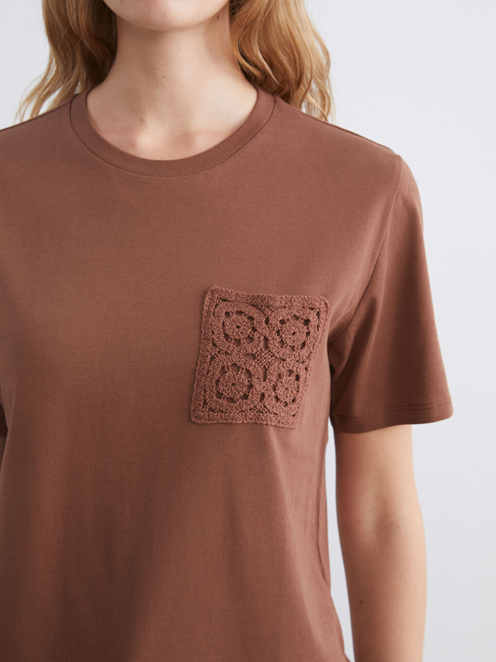 Kahverengi Bisiklet Yaka Dantel Cepli Kadın Tişört-2