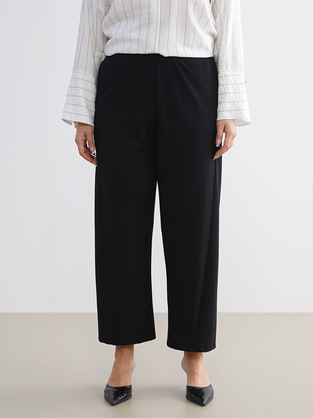 Siyah Beli Lastikli Geniş Paça Kadın Pantolon-5