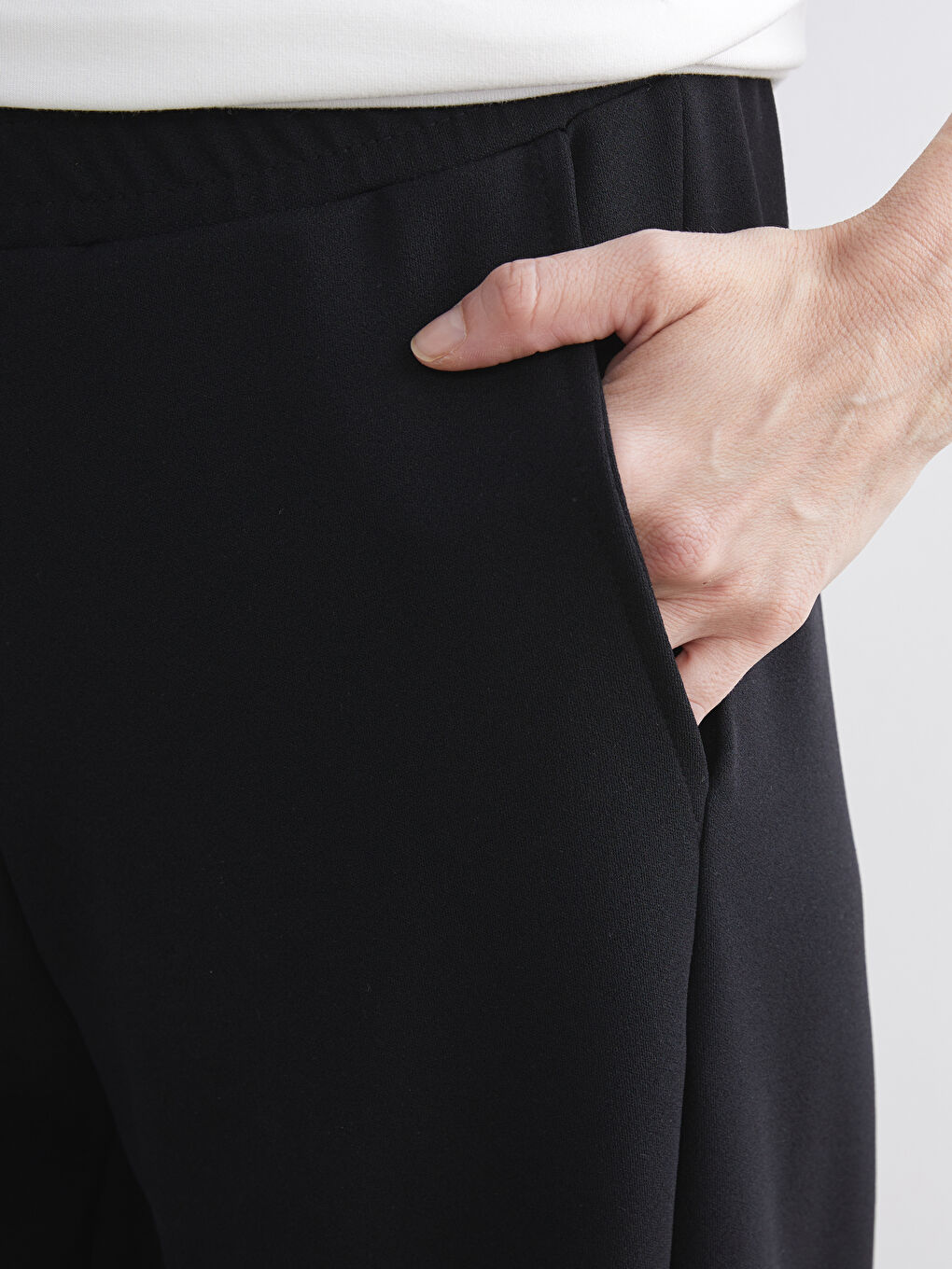 Siyah Beli Lastikli Geniş Paça Kadın Pantolon-3