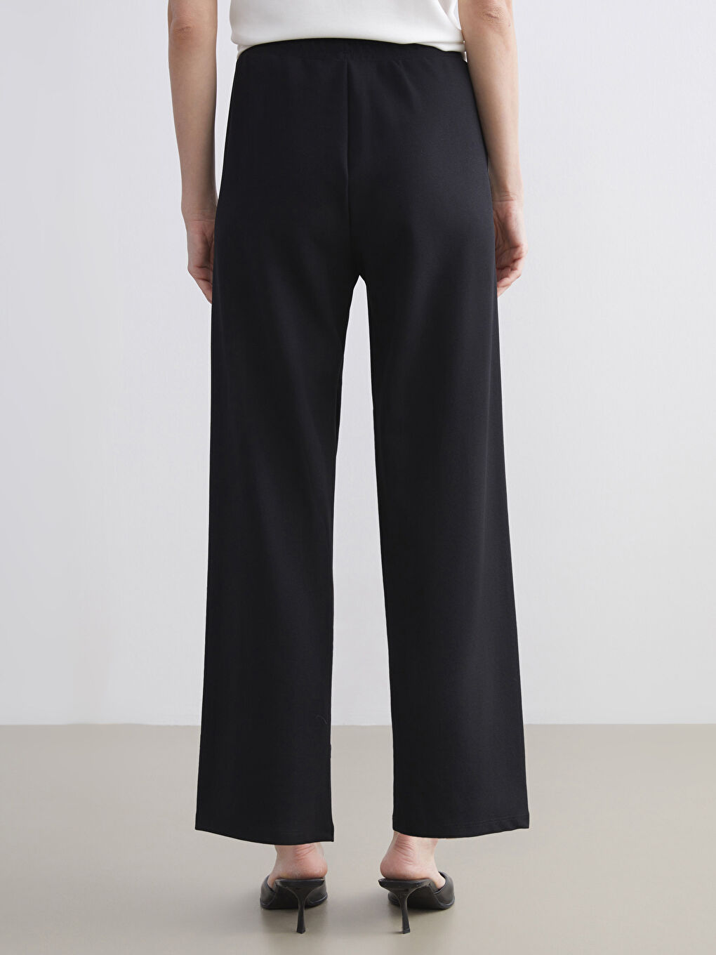 Siyah Beli Lastikli Geniş Paça Kadın Pantolon-4