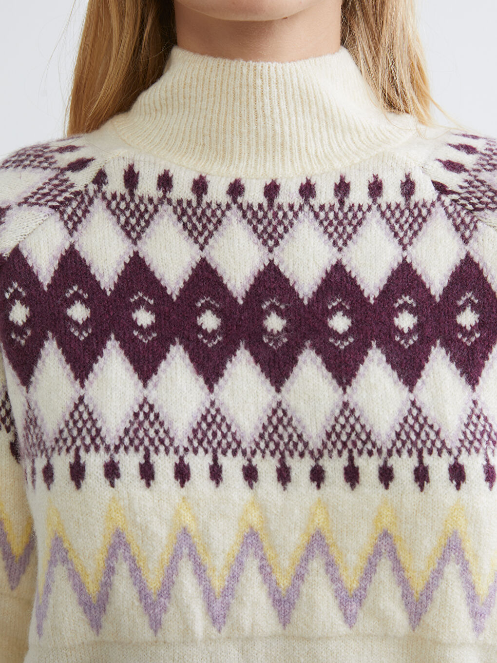 მაღალყელიანი ნიმუშიანი ქალებისთვის ტრიკოტაჟის სვიტერი-2