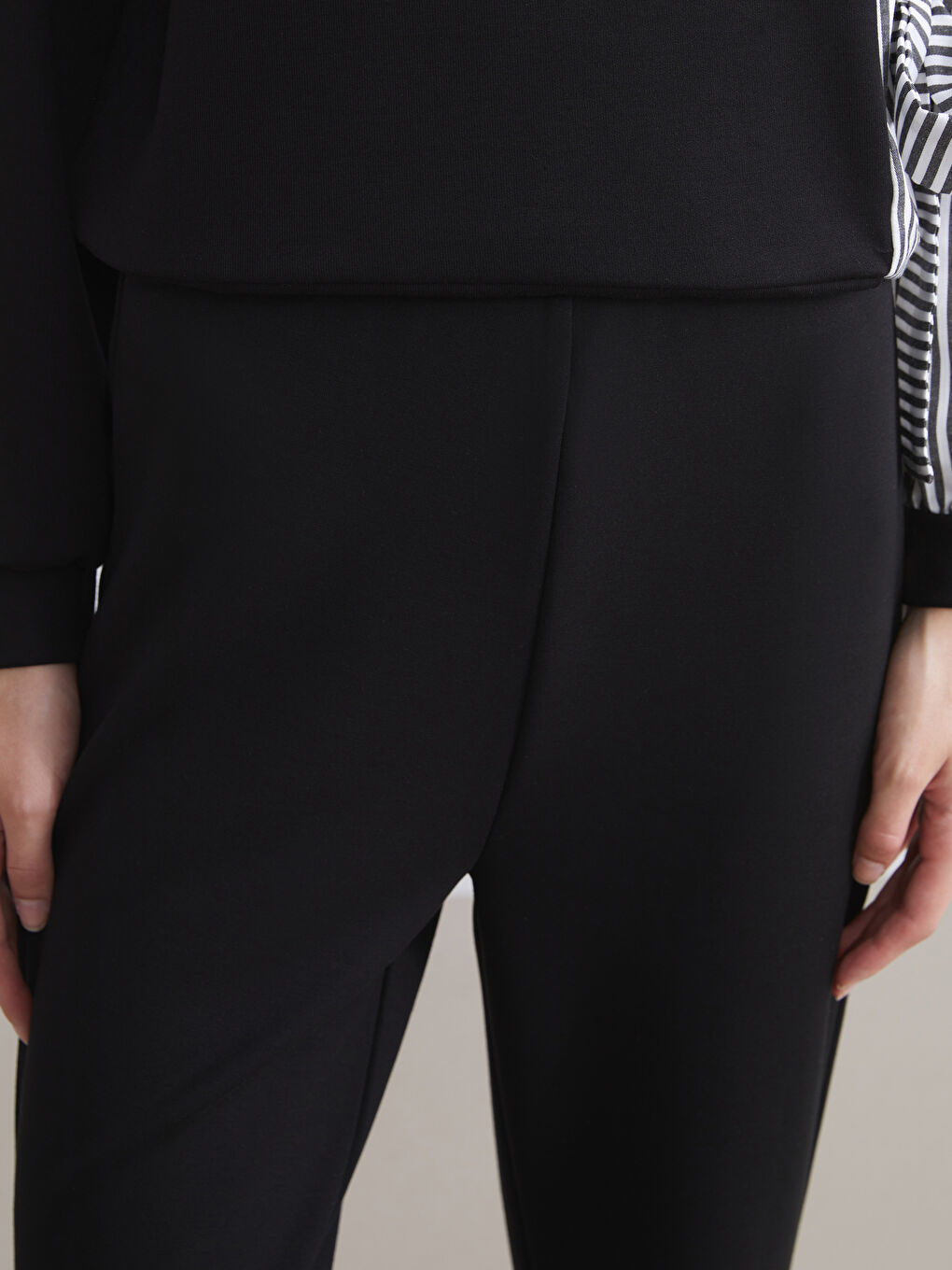 Siyah Beli Lastikli İspanyol Paça Kadın Eşofman Altı-1