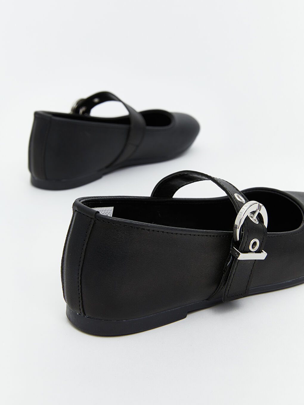 Siyah Parlak Deri Görünümlü Kız Çocuk Babet-4