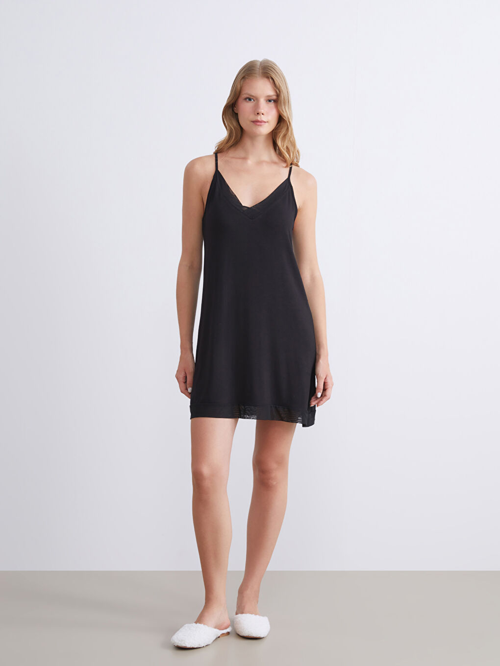 Siyah V Yaka Askılı Kadın Fantezi Gecelik-2