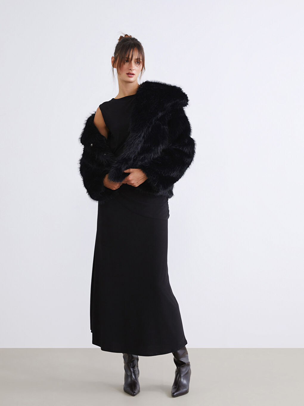 Siyah Ceket Yaka Kadın Kürk Mont-1