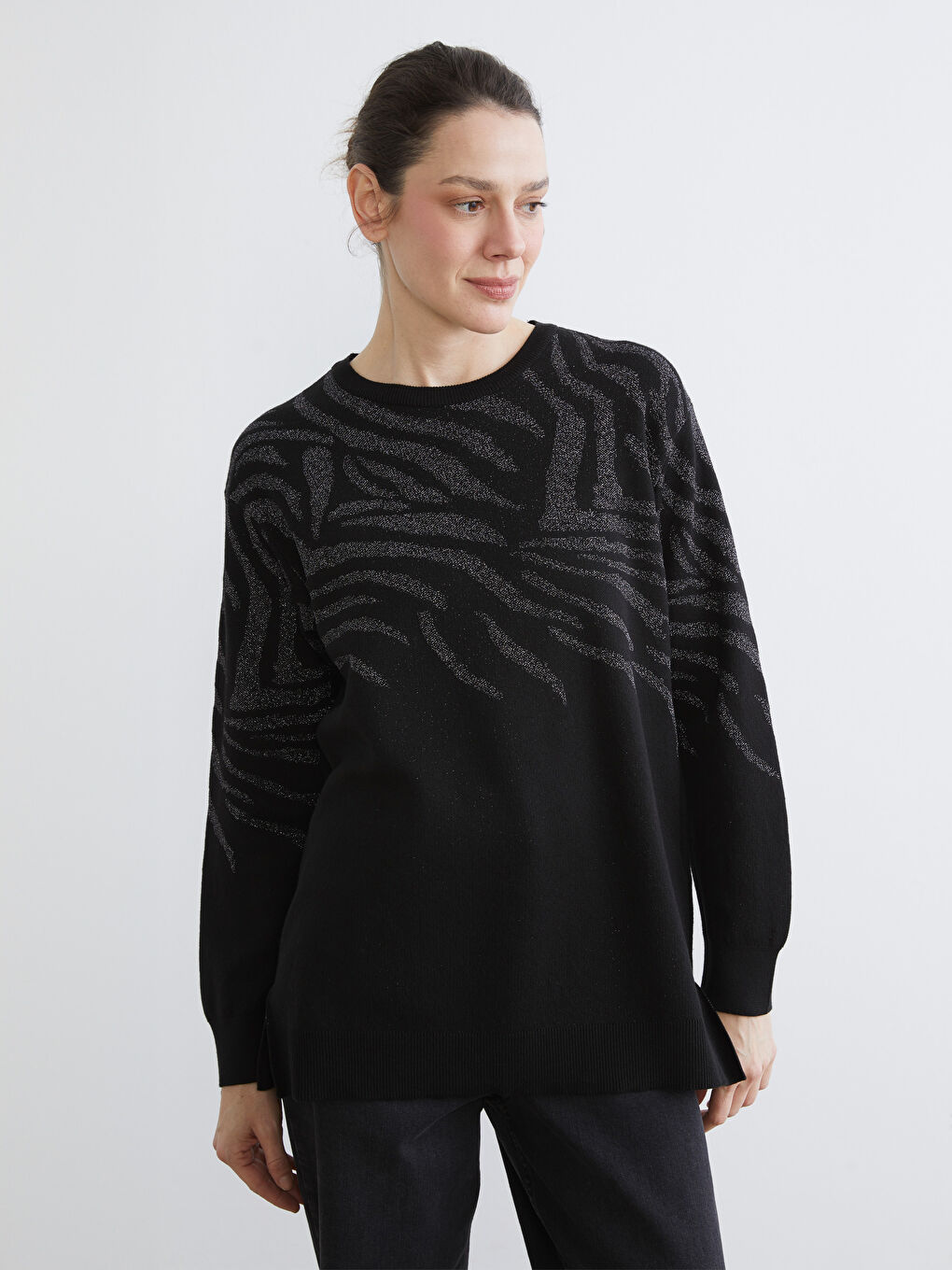 Džemper od trikotaže sa okruglim izrezom i uzorkom za žene