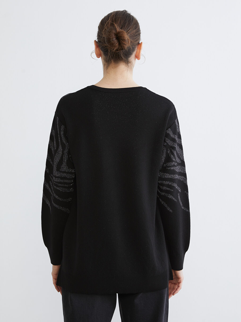 Džemper od trikotaže sa okruglim izrezom i uzorkom za žene-3