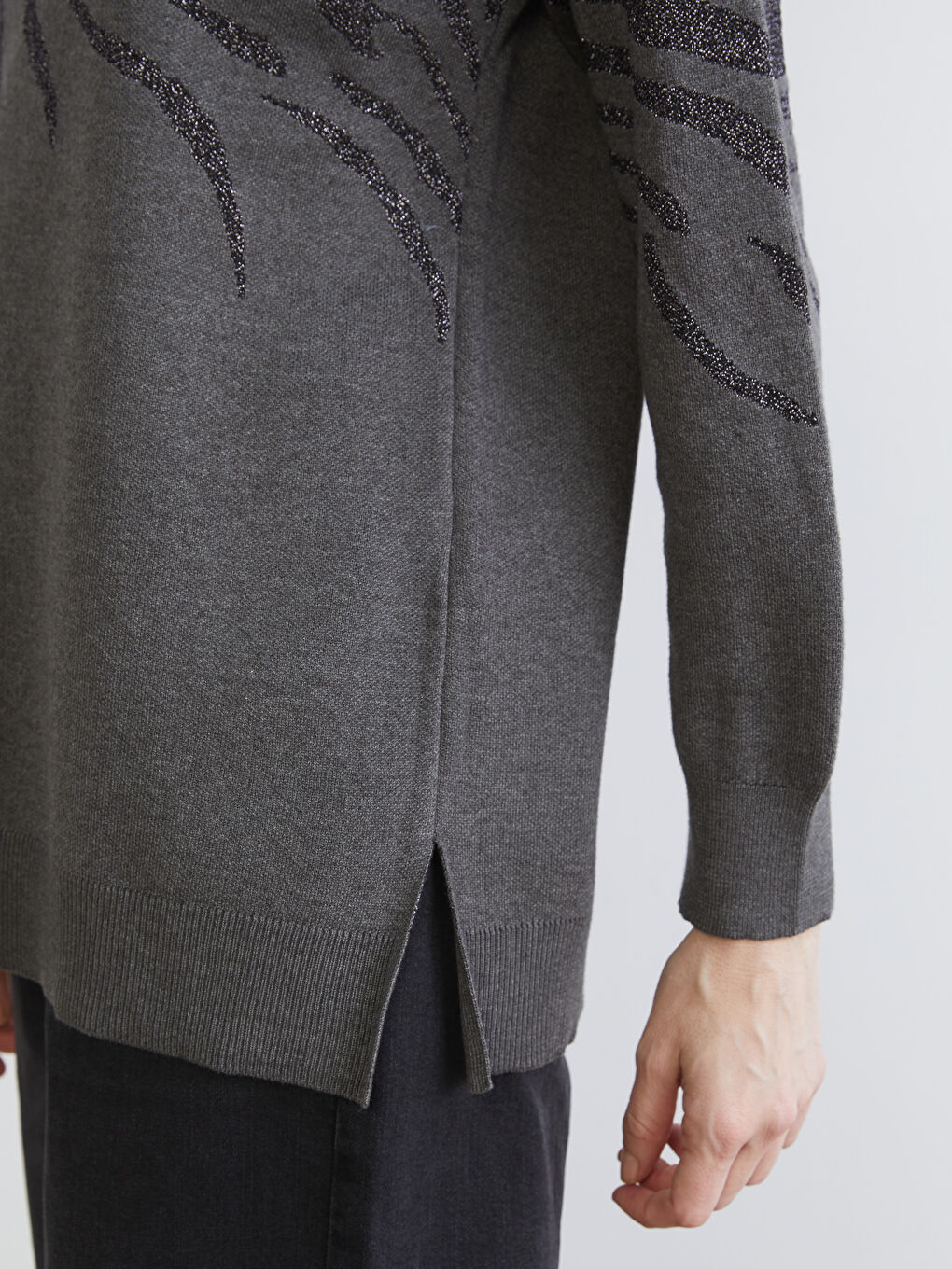 Свитер из трикотажа с узором и круглым вырезом для женщин-2