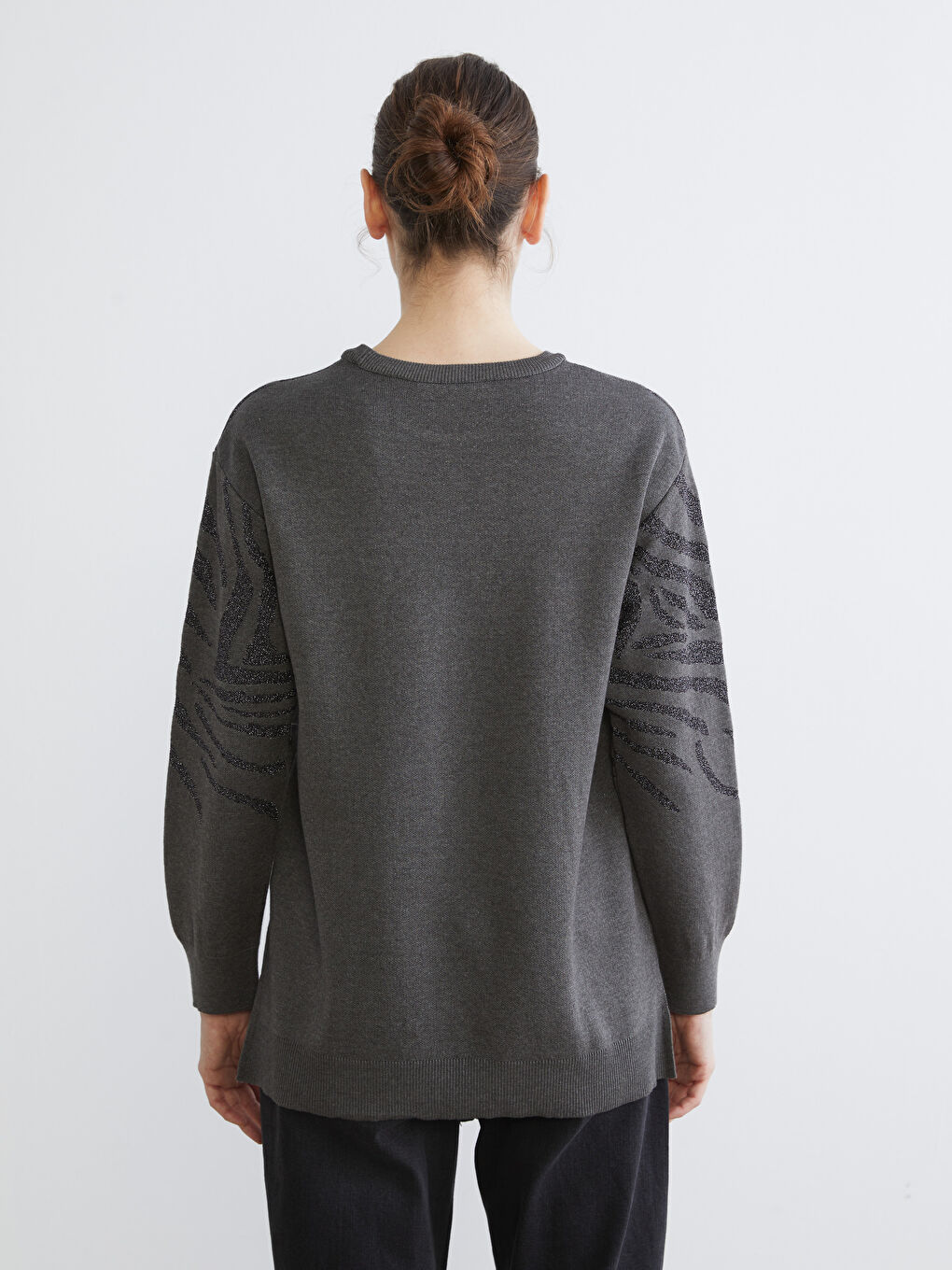 Свитер из трикотажа с узором и круглым вырезом для женщин-3