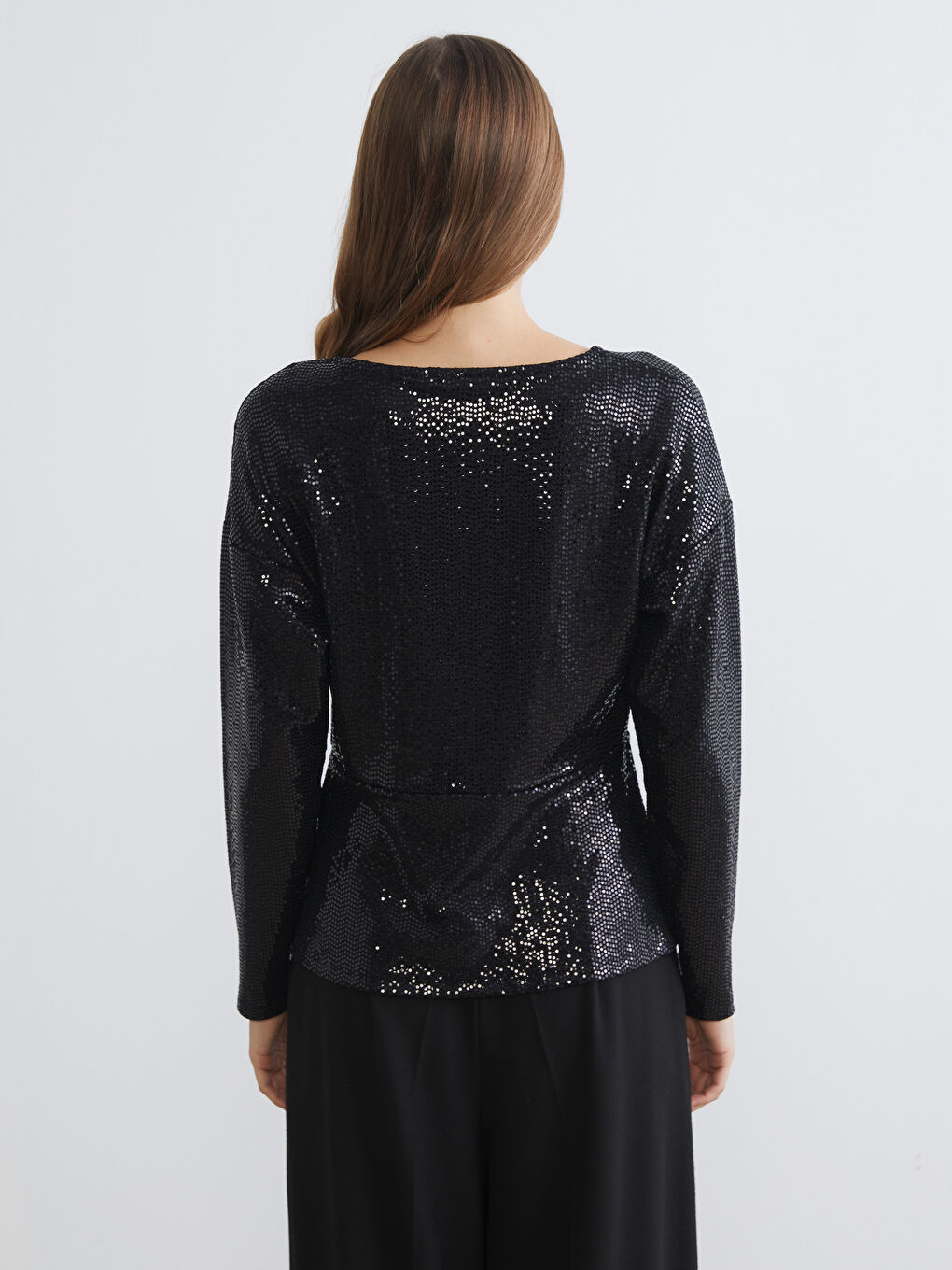 Siyah Bisiklet Yaka Büzgülü Payetli Bluz-7