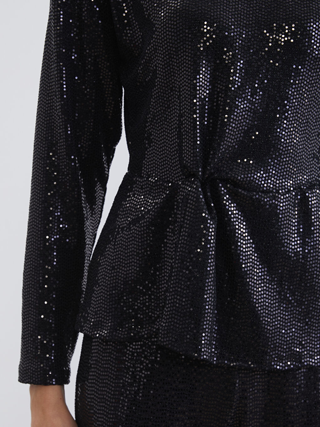 Siyah Bisiklet Yaka Büzgülü Payetli Bluz-4