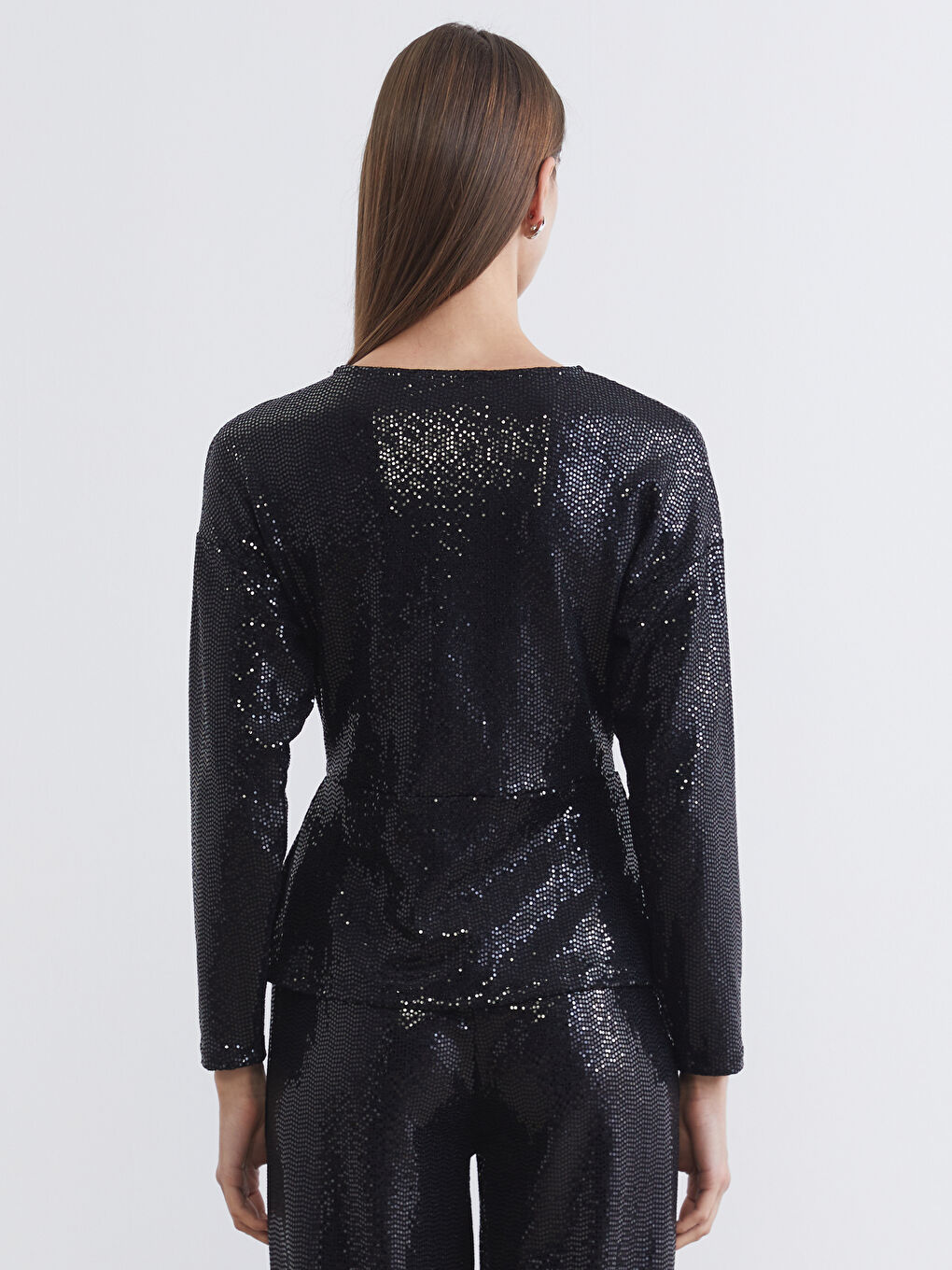 Siyah Bisiklet Yaka Büzgülü Payetli Bluz-6