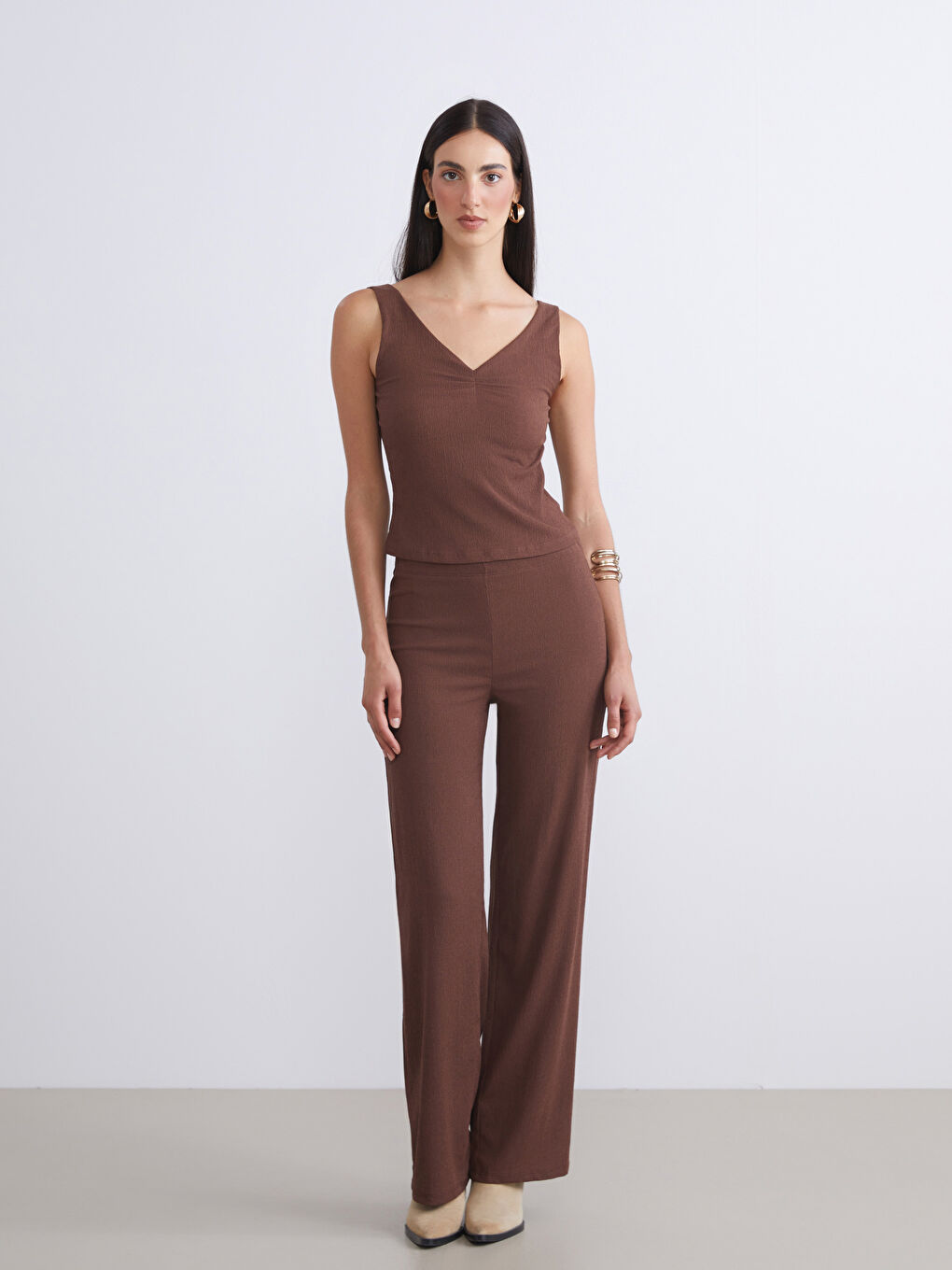 Kahverengi V Yaka Dokulu Büzgülü Bluz-1