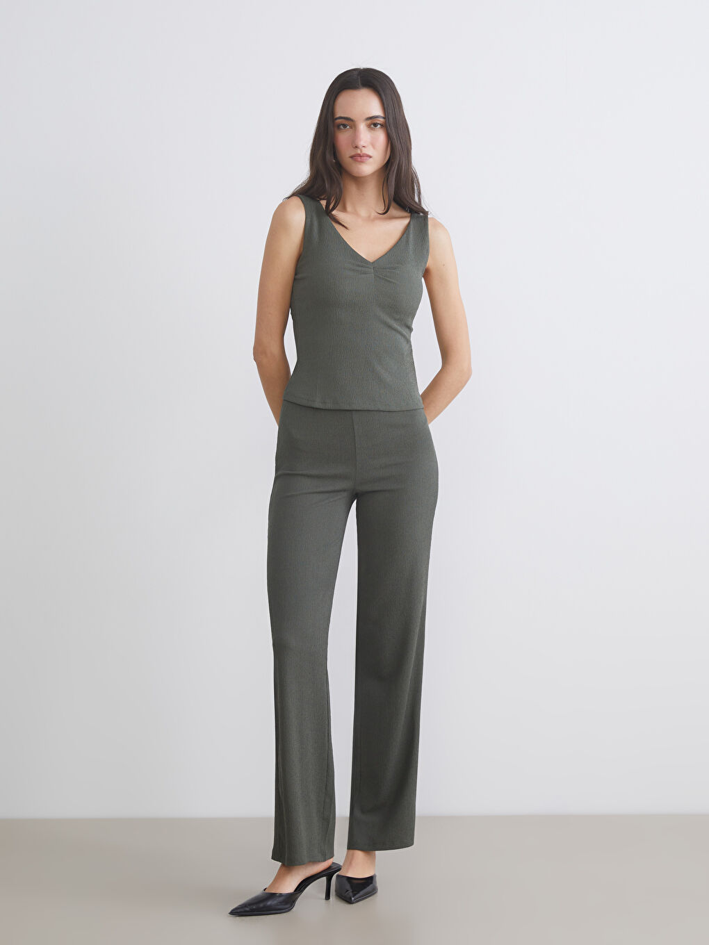 Haki V Yaka Dokulu Büzgülü Bluz-1