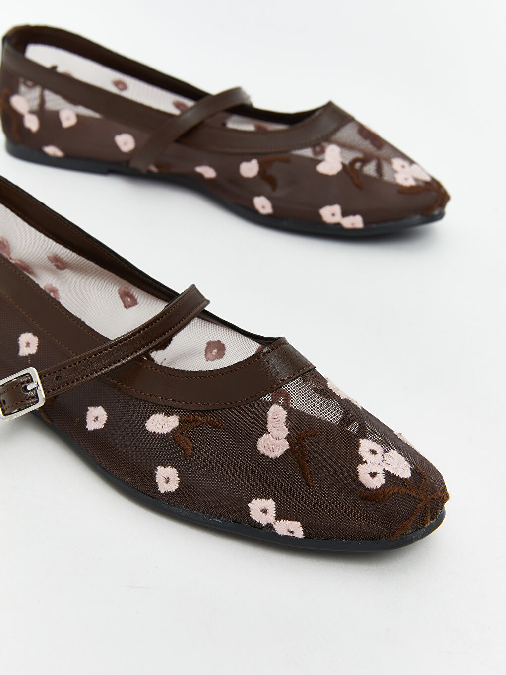 Kahverengi Çiçek Nakışlı Kadın Babet-2