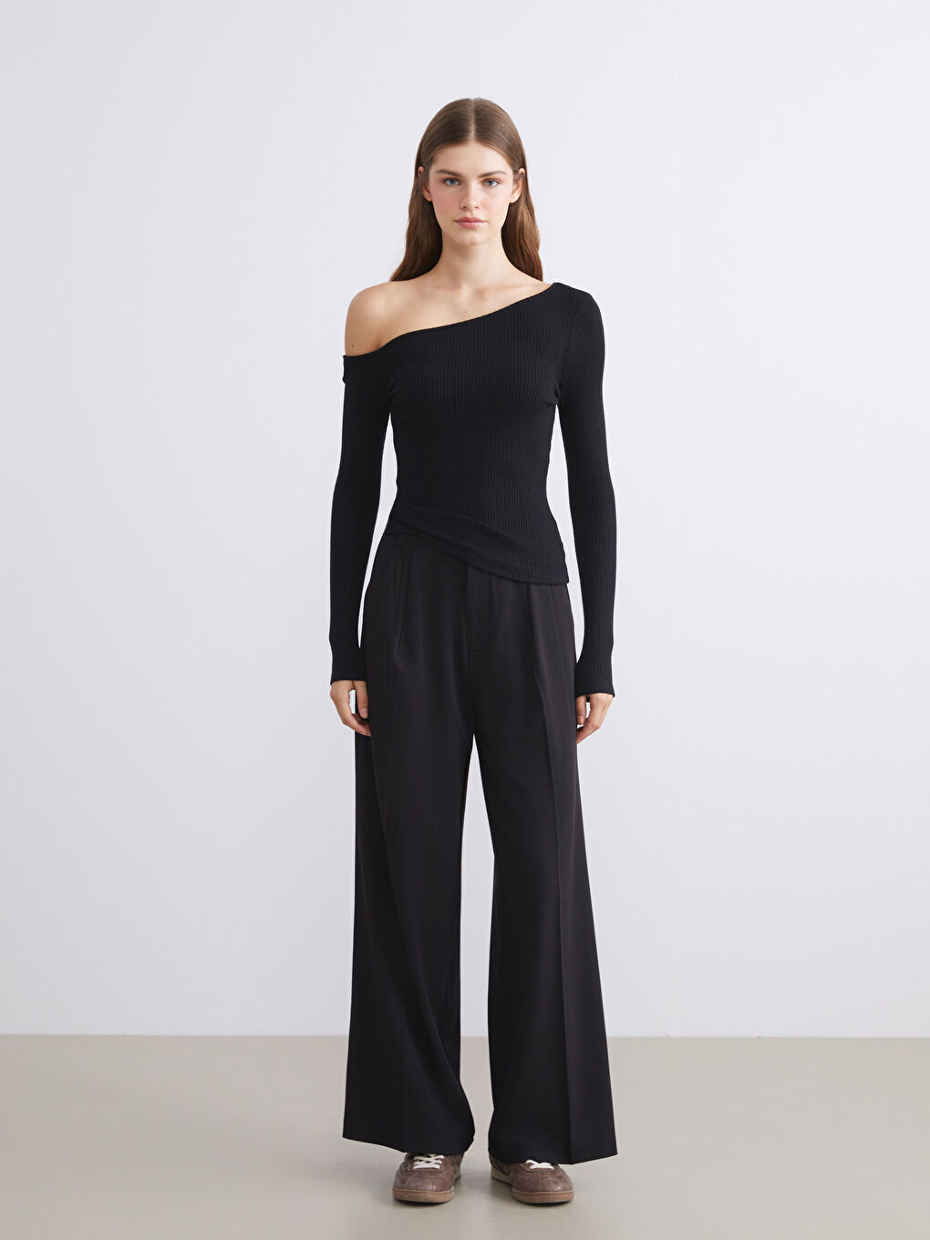 Siyah Kayık Yaka Dokulu Kadın Body-1