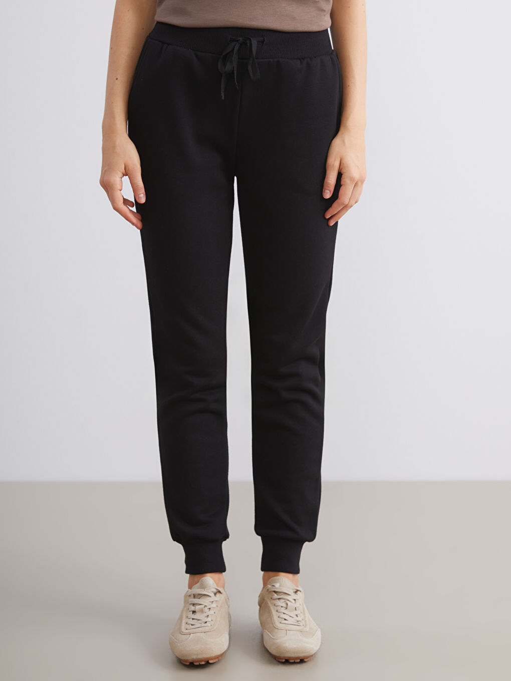 Siyah Beli Lastikli Kadın Jogger Eşofman Altı-1