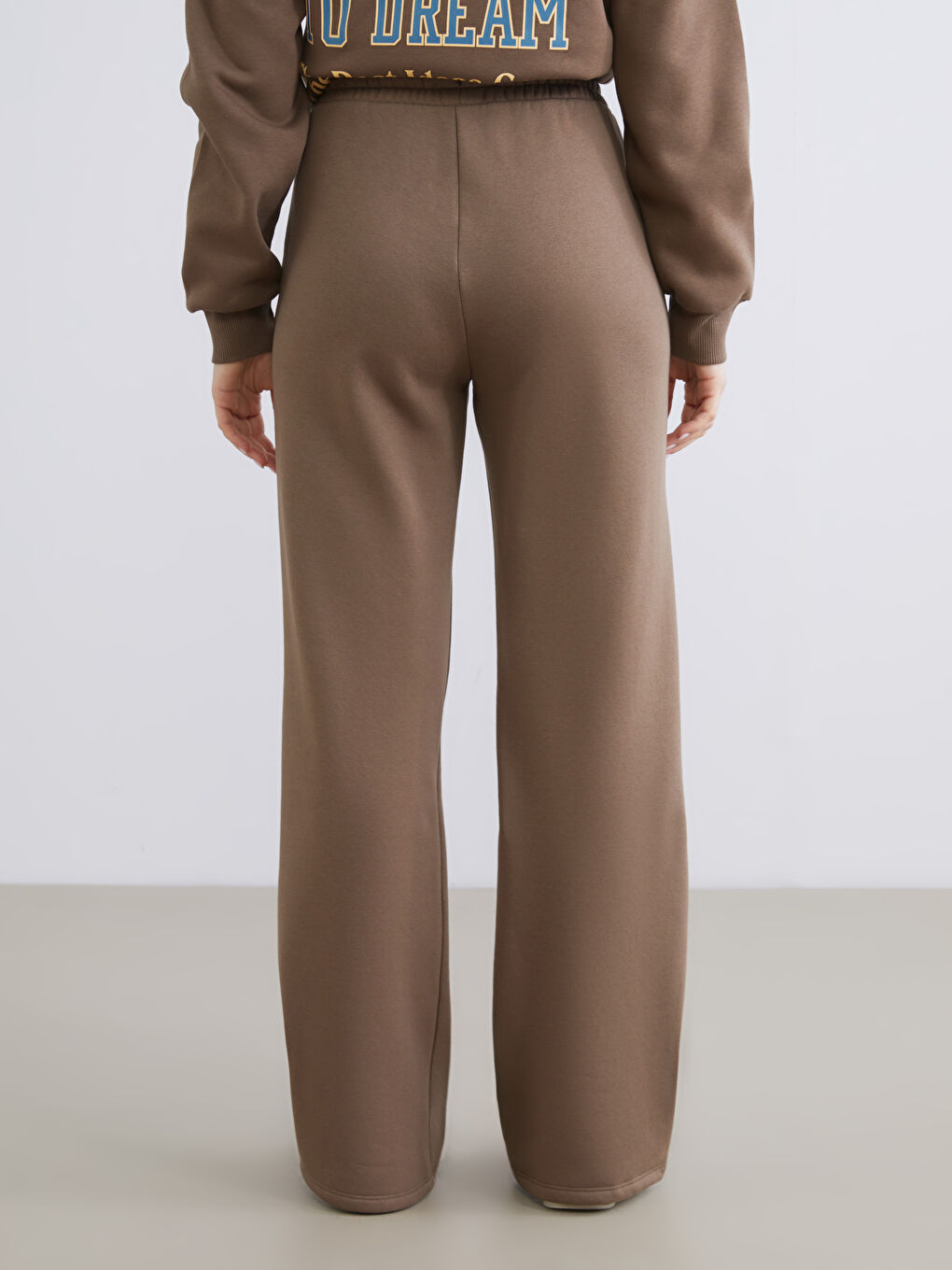 Kahverengi Beli Lastikli Baskılı Geniş Paça Kadın Eşofman Altı-3