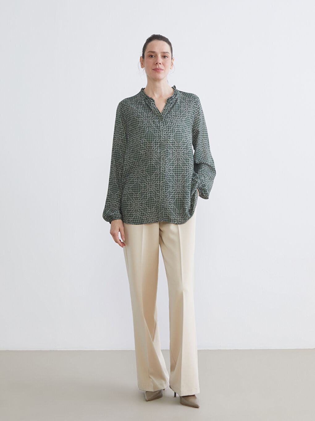 Yeşil Kaçık Yaka Desenli Kadın Gömlek-2