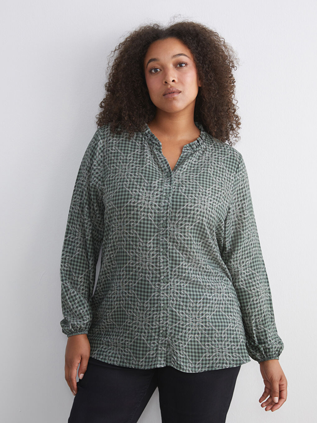 Yeşil Kaçık Yaka Desenli Kadın Gömlek-1