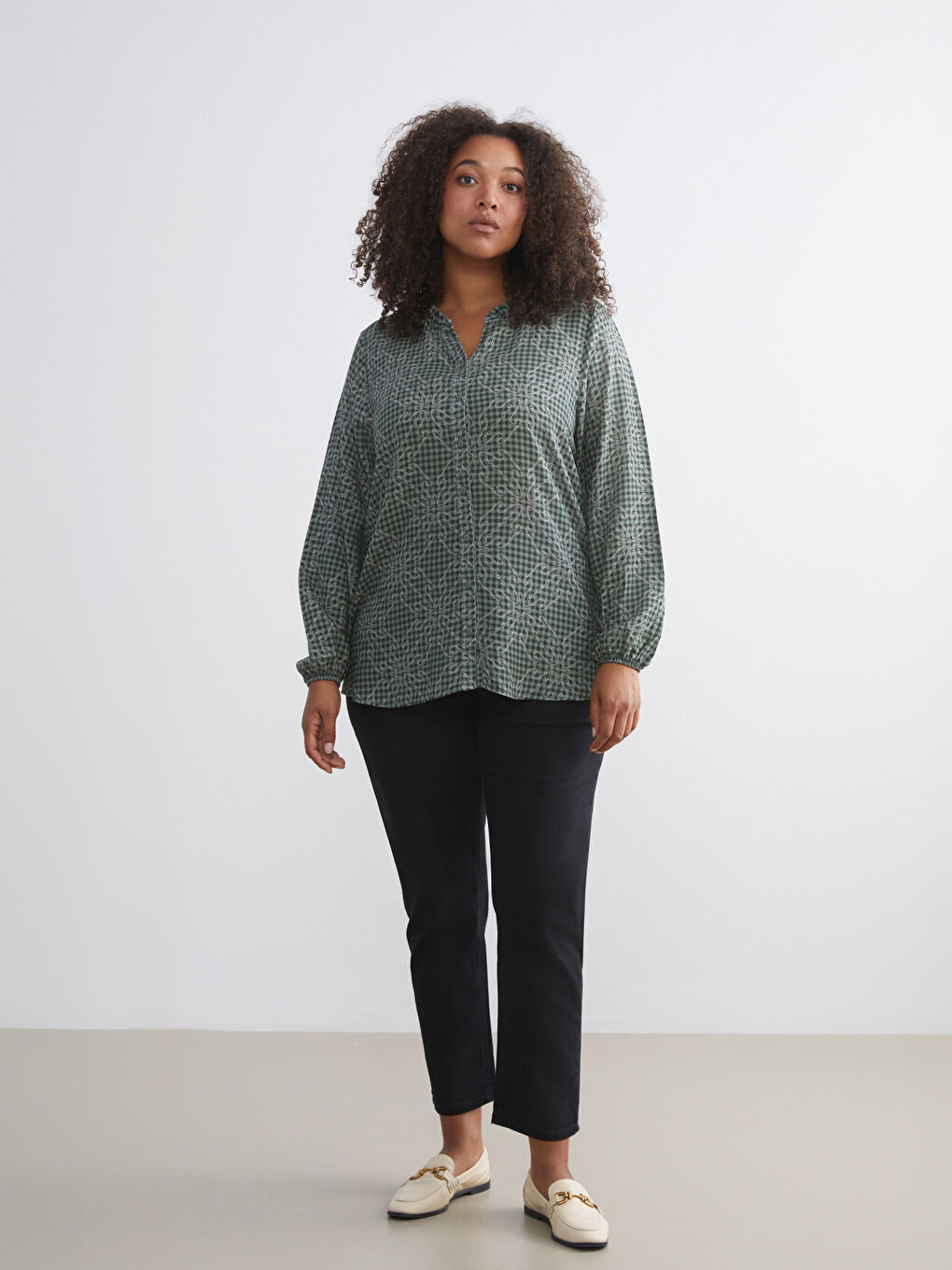 Yeşil Kaçık Yaka Desenli Kadın Gömlek-5