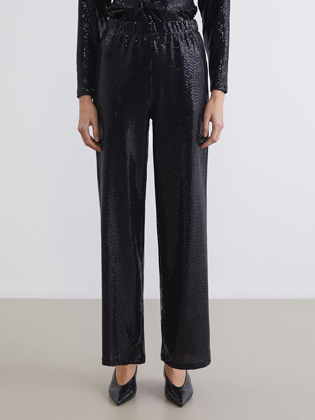 Siyah Standart Fit Payetli Kadın Pantolon-3