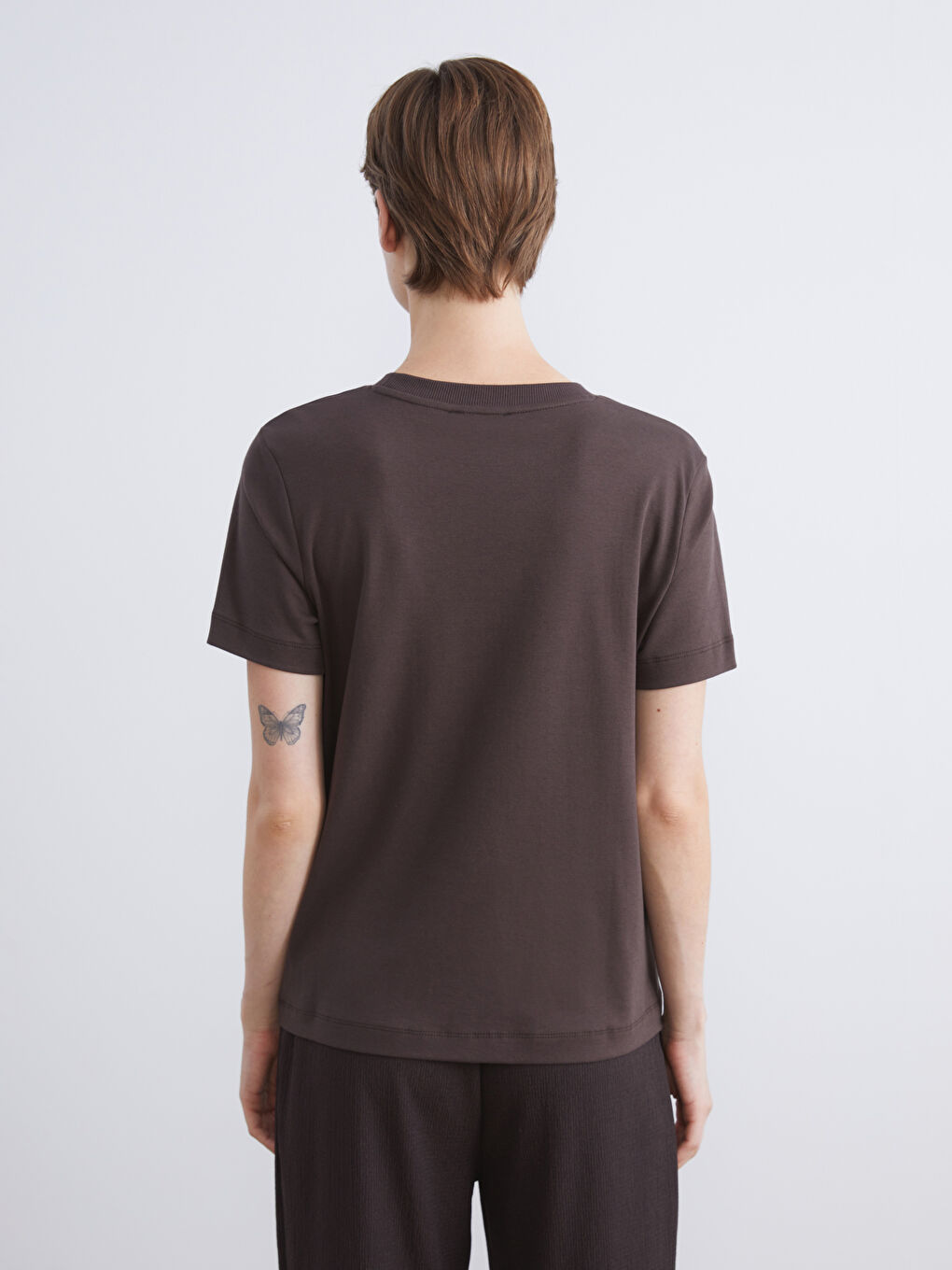 Kahverengi Bisiklet Yaka Kadın Tişört-3