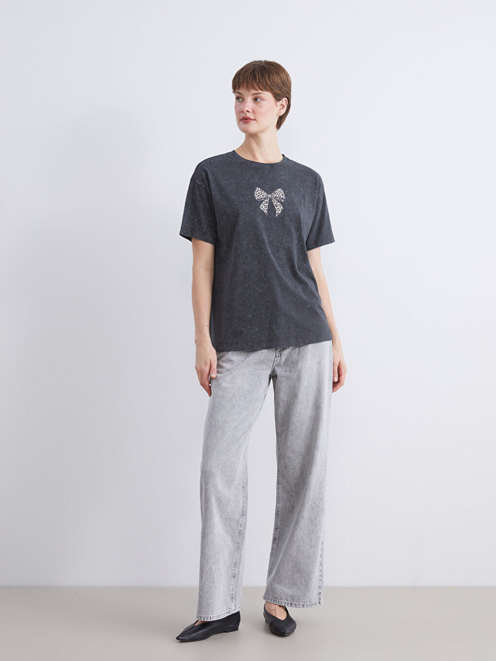 Mavi Bisiklet Yaka Fiyonk Baskılı Kadın Tişört-1