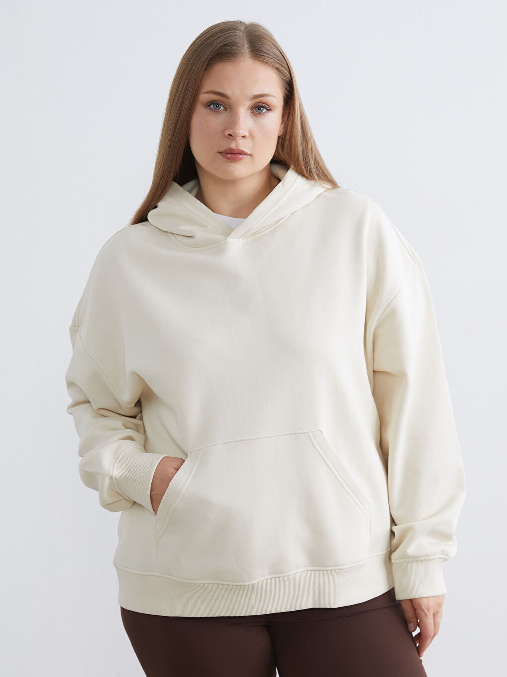 ქალების ფართო ჰუდი