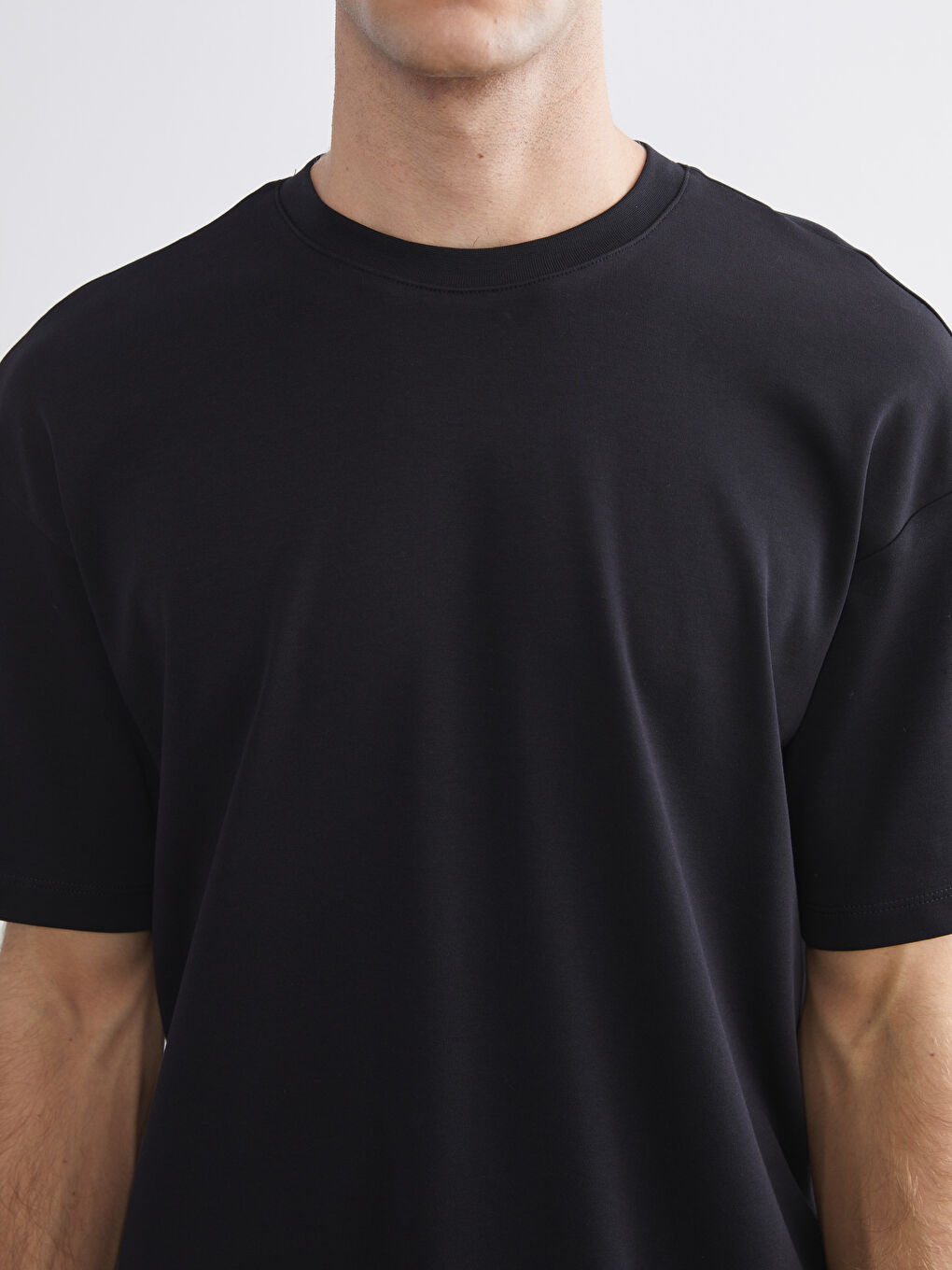 Siyah Bisiklet Yaka Erkek Tişört-2