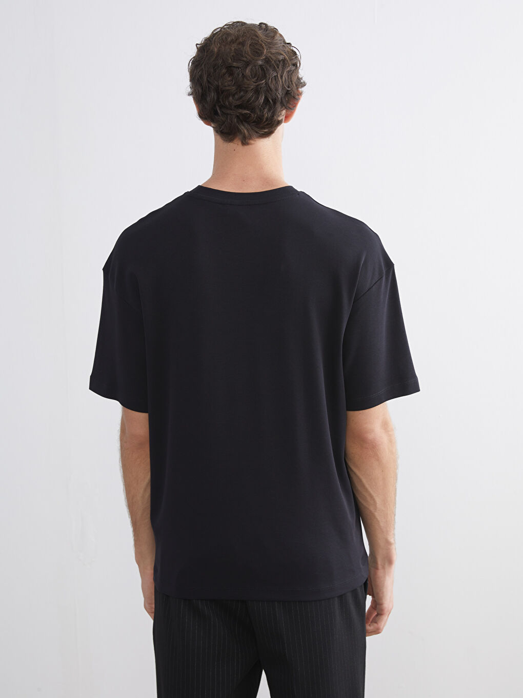 Siyah Bisiklet Yaka Erkek Tişört-3