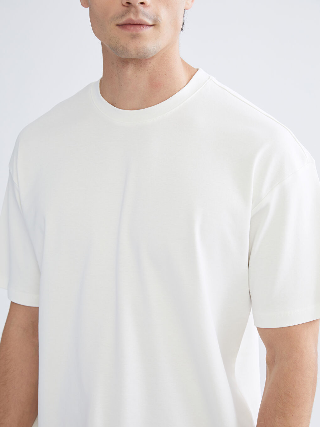 Ерлерге арналған дөңгелек жағалы футболка-2