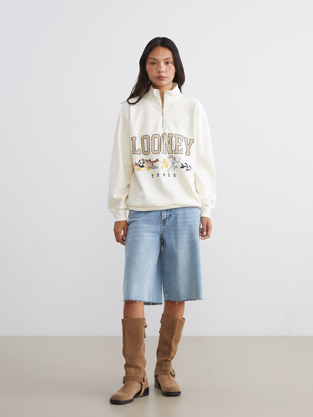 Bej Bugs Bunny Baskılı Oversize Kadın Kalın Sweatshirt-2