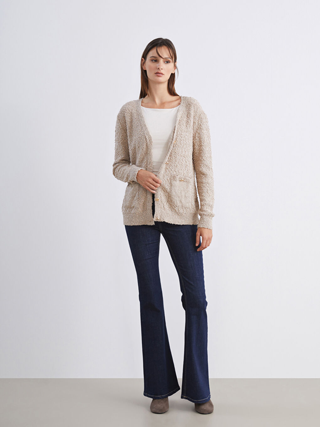 Bej V Yaka Dokulu Kadın Triko Hırka-1