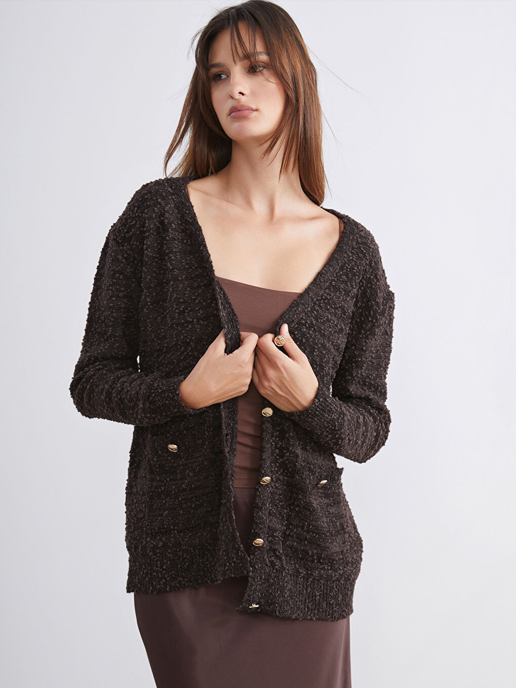 Kahverengi V Yaka Dokulu Kadın Triko Hırka