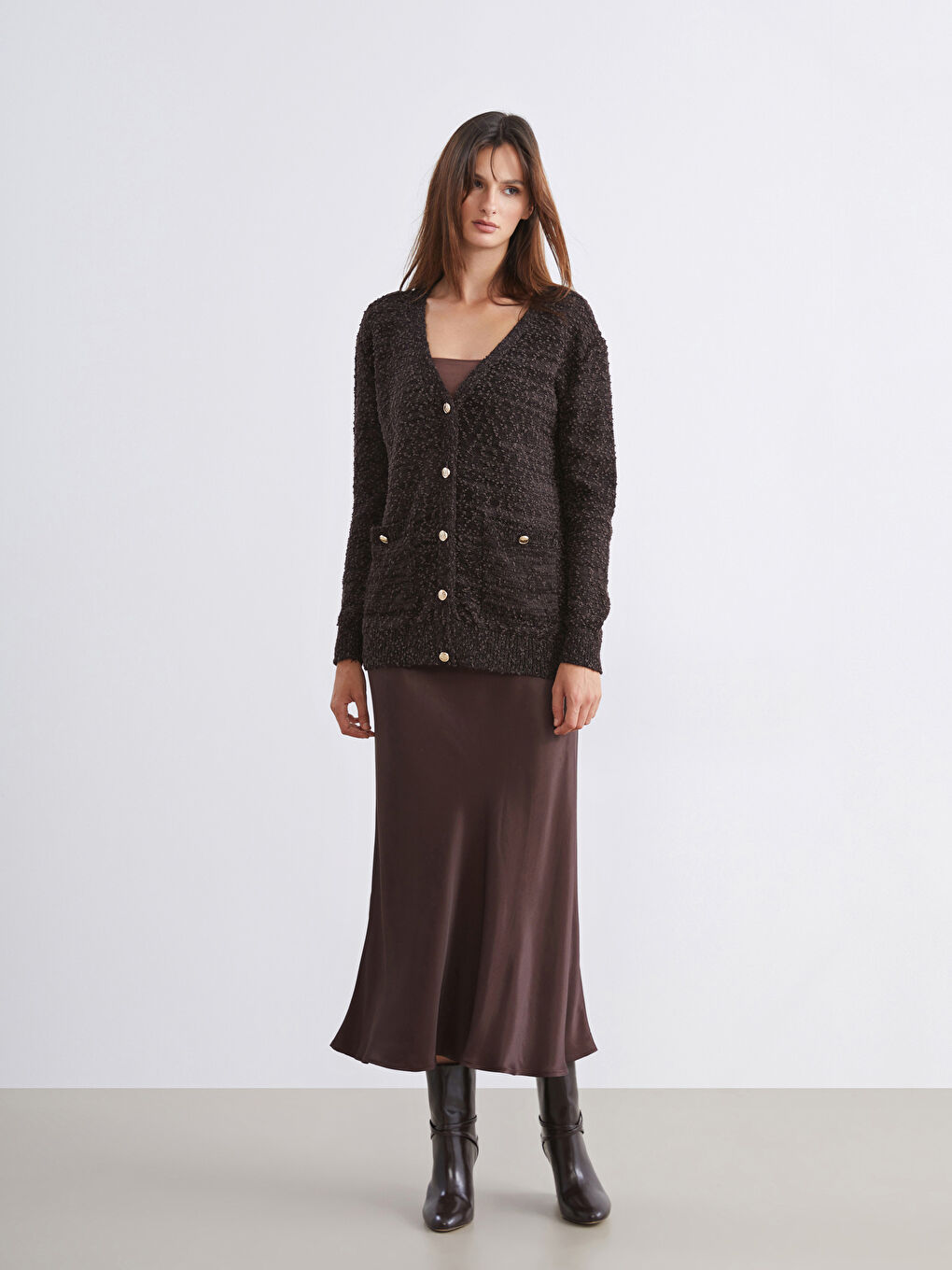 Kahverengi V Yaka Dokulu Kadın Triko Hırka-1