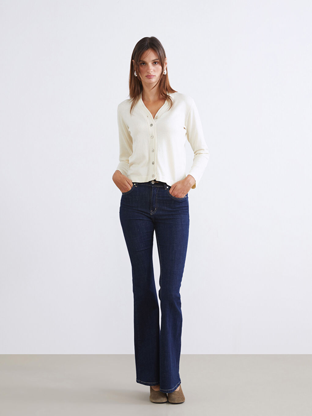 Ekru V Yaka Kadın Triko Hırka-1