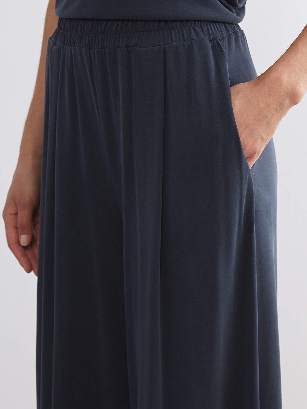 Siyah Beli Lastikli Modal Karışımlı Kadın Eşofman Altı-5