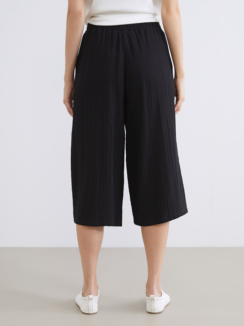 Siyah Beli Lastikli Kadın Kapri-3