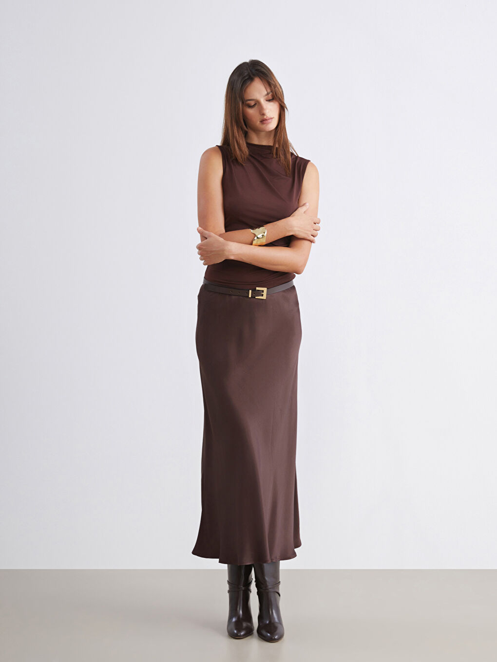 Kahverengi Dik Yaka Büzgülü Bluz-1