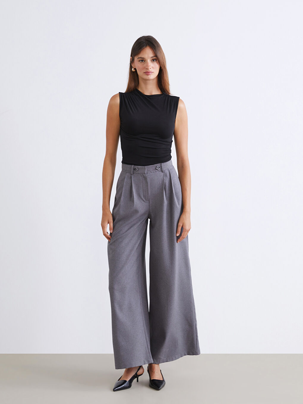 Siyah Dik Yaka Büzgülü Bluz-1